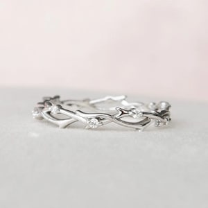 Twig wedding band, Vintage Twig Ring For Woman, Twisted Band, Round Moissanite Floral wedding band, Unique Branch band, Minimalist Band.