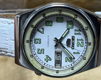 Vintage Seiko 5 Automatic Men&#39;s Watch: Japan 17 Jewels, Day Date