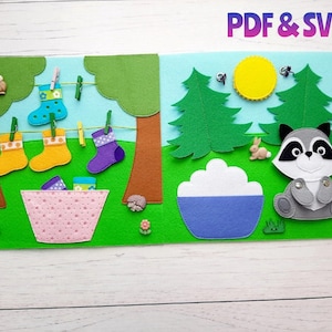 Op de afbeelding: Vilt speelset met twee scènes. De eerste scène toont een waslijn met gele, blauwe en paarse sokken die eraan hangen. De tweede scène toont een wasbeer die naast een blauwe emmer zit, en een wit konijn. De tekst "PDF & SVG" staat in de rechterbovenhoek van de afbeelding.