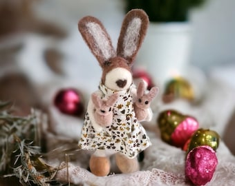 Handmade Felt Decoration Mama Bunny with Babies / Miniature Mummy Rabbit in Pretty Floral Dress / Mothers Day Gift for Mum