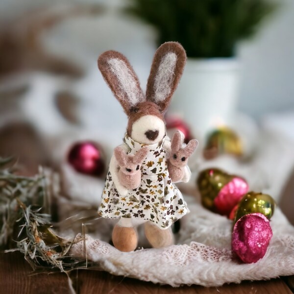 Handmade Felt Decoration Mama Bunny with Babies / Miniature Mummy Rabbit in Pretty Floral Dress / Mothers Day Gift for Mum