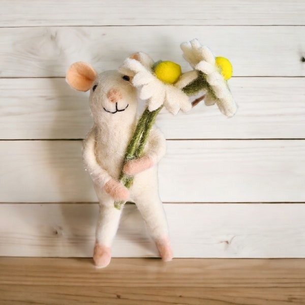 Daisy Mouse / Handmade Felt  Decoration / White Stand Up Miniature Felt Mouse Holding Bunch of Daisies / Mothers Day Gift for Mum