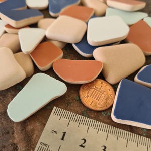 20-40 mm kleine getrommelte Keramikfliesen Seekeramikfarben Mix Mosaikfliesen Mosaikkeramikfliesen Trommelfliesen Mosaikhandwerk