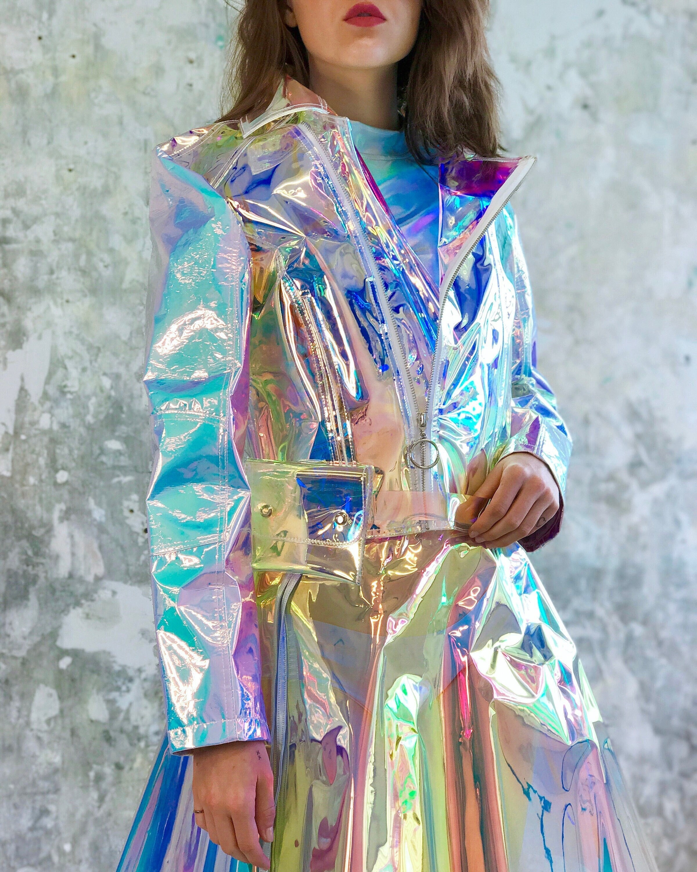 Reflectantes, iridiscentes y futuristas: así son las chaquetas de