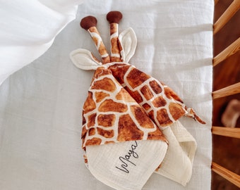 Baby burp cloths personalized. Comforter toy giraffe gift for newborn. Organic cuddly cloth napkins. Giraffe teether