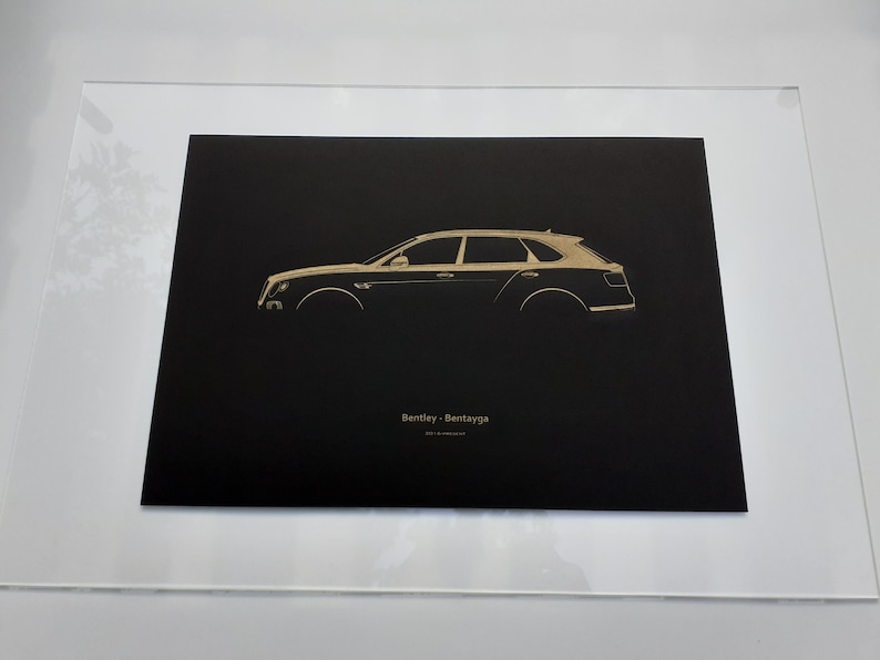 Bentley Bentayga Ilustración de silueta SUV de lujo grabada con láser ...