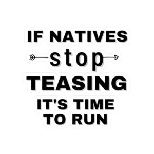 Pegatina divertida de humor nativo: Si los nativos dejan de burlarse, corre.