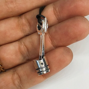 BIELLE À PISTON - pendentif fait main en argent 925 - bielle à piston avec mouvement - design Lamu Tanya Gioielli - fabriqué en Italie - BIKER