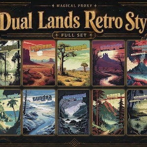 Può includere: Un set di dieci carte rettangolari intitolate Dual Lands Retro Style, con paesaggi illustrati tra cui Bayou, Plateau, Savannah, Badlands, Volcanic Island, Tropical Island, Tundra, Underground Sea, Taiga e Scrubland.