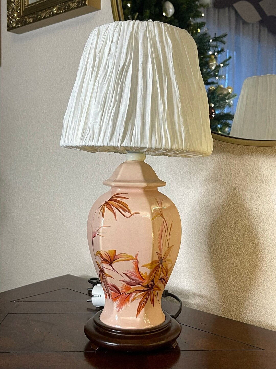 Charming Vintage Ginger Jar Accent Hand Painted Ceramic Table Lamp in