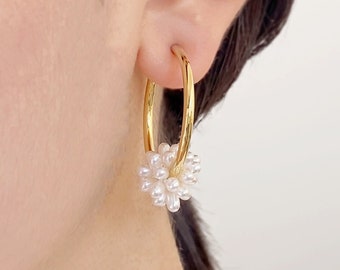 Hoop clip on earrings, pearl huggie earrings, no piercing, huggie hoop earrings, invisible clip on earrings, pearl hoop earrings, gold