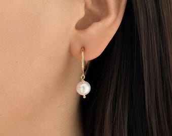 Shell pearl clip on earrings, gold huggie hoop earrings for non pierced ears, minimalist bridal earrings, hoop clip on, bridal clip on, H10