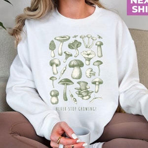 Mushroom Cottagecore Hoodie, Aesthetic Magic Mushroom Wildflower Back Print Unisex Hoody, Botanical Plant Nature Clothing Mushroom Lover Top
