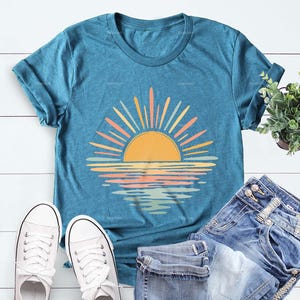 Retro Sunset Shirt, Nature Graphic T-Shirt and Sunset Lover Gift Tee afbeelding 2