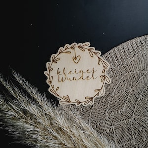 Geburtsschild - Meilensteinkarten "kleines Wunder" - aus Holz mit einer Lasergravur - Geschenk zur Geburt - Geschenk für Eltern - Dekoration