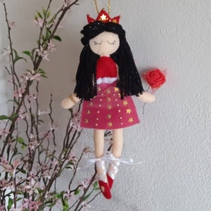 Muñeca princesa de cabello negro
