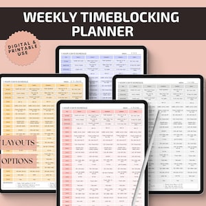 Op de afbeelding: Vier verschillende wekelijkse tijdblockplanner-lay-outs in vier kleurvarianten. Elke lay-out is een raster met 7 kolommen voor de dagen van de week en 24 rijen voor de uren van de dag. De kleuren zijn geel, roze, blauw en grijs.