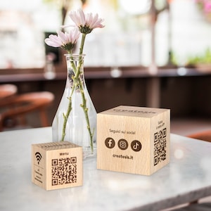 Cubos de madera personalizados con código QR para marcar mesas de 5-7 cm