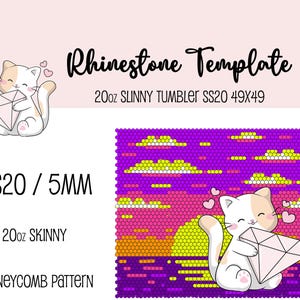 Puede incluir: Un diseño de plantilla de pedrería rosa y morado para un vaso delgado de 20 oz. El diseño presenta un gato de dibujos animados sosteniendo un diamante, con las palabras "Rhinestone Template" en la parte superior. El diseño es 49x49 SS20 / 5MM y tiene un patrón de panal.