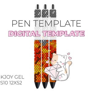 Può includere: Tre penne con motivi arancioni, neri e grigi con un simpatico gatto dei cartoni animati che tiene un diamante. Il testo "PEN TEMPLATE DIGITAL TEMPLATE" è sopra le penne e il testo "INKJOY GEL SS10 12X52" è sotto le penne.