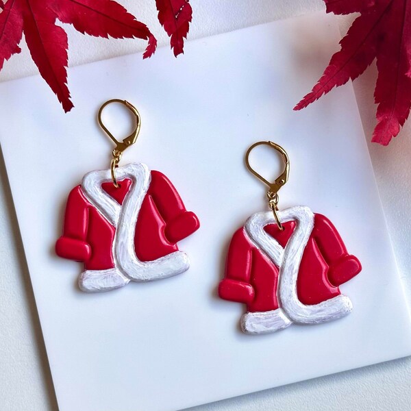 Boucles d'oreilles dormeuses manteau du Père Noël en polymère et métal hypoallergénique faites main, cadeau femme, Modèle NOËL 1