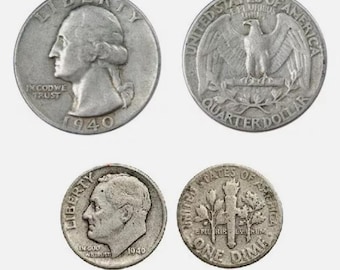 以下が含まれることがあります： ワシントン大統領の肖像が描かれた25セント硬貨2枚、10セント硬貨1枚、そして10セント硬貨1枚の合計4枚の銀貨。25セント硬貨には「IN GOD WE TRUST」と「LIBERTY」の文字が刻まれている。10セント硬貨には「ONE DIME」と「E PLURIBUS UNUM」の文字が刻まれている。すべての硬貨には「1940」の年号が刻まれている。