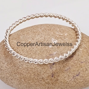Massives Armband aus 925er Sterlingsilber, handgefertigtes, gedrehtes Armband. Geschenkidee für Damen und Herren.