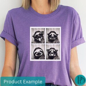 K&ouml;nnte beinhalten: Lilafarbenes T-Shirt mit einem Motiv von vier Faultieren, die Sonnenbrillen tragen. Jedes Faultier hat einen anderen Gesichtsausdruck.