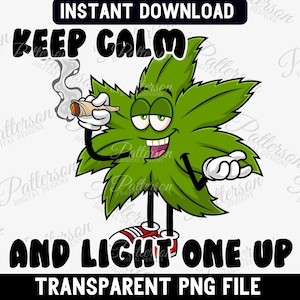 Könnte beinhalten: Ein grünes Marihuana-Blatt als Cartoon mit einem lächelnden Gesicht, das einen Joint hält und rote Schuhe trägt. Der Text "Keep Calm and Light One Up" steht in schwarzen Buchstaben unter dem Bild.
