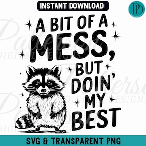Può includere: Illustrazione digitale in bianco e nero di un procione con il testo "A bit of a mess, but doin' my best".