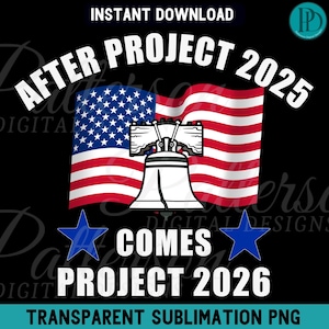 Può includere: Design digitale su sfondo nero con bandiera americana, la Liberty Bell e stelle blu. Il testo recita "AFTER PROJECT 2025 COMES PROJECT 2026." Il design è etichettato "PNG SUBLIMAZIONE TRASPARENTE."