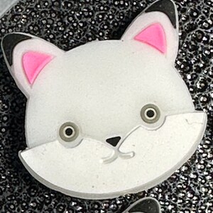 Cat / Two beads included/ Focal Bead/ beadable pen/ Silicone  bead/ keychain bead/ bestie / best friend/ kitty/ pink