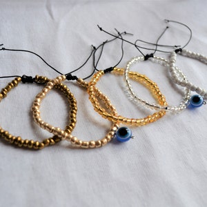 Bracelet mauvais œil doré, bracelet réglable en perles d&#39;argent, bijoux délicats mauvais œil, bracelet de perles, bracelet à breloques mauvais œil, cadeau pour elle