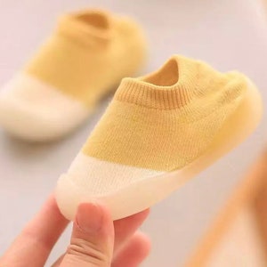 Nuevos andadores: Calcetines con suela de goma 0-24 meses Paquetes Multipack disponibles Amarillo