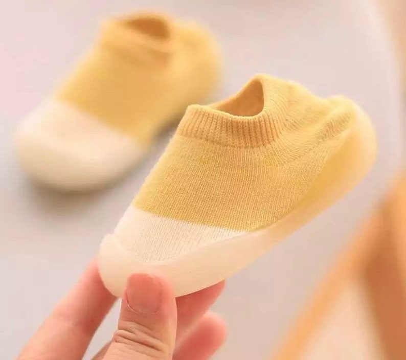 Nuevos andadores: Calcetines con suela de goma 0-24 meses Paquetes Multipack disponibles Amarillo