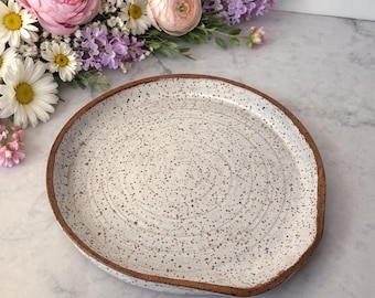 Reposacucharas de cerámica hecho a mano / Decoración de cocina blanca moteada
