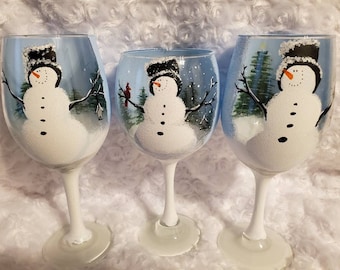 Hand painted snowman wine glass, frosty wine glass, winter snowman glass, Christmas gift, holiday wine glass