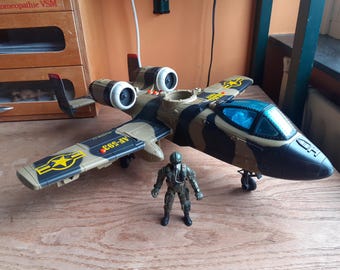 Soldier Force jachtvliegtuig met piloot en raketten | Militair