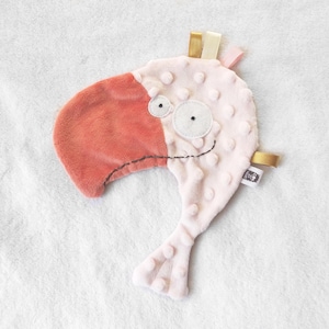 Personalized, soft, flat comforter with a pink parrot label. Child&#39;s name. Choice of color. Handmade comforter.