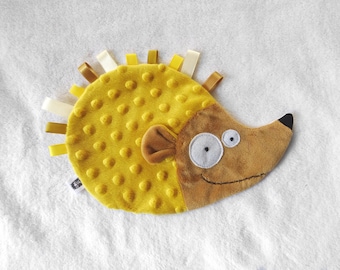 Personalized yellow hedgehog label flat comforter. Child's name. Choice of color. Baby gift, birth list. Handmade comforter.