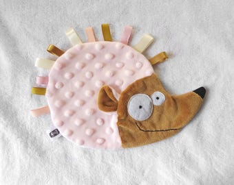 Personalized pink hedgehog label flat comforter. Child's name. Choice of color. Baby gift, birth list. Handmade comforter.