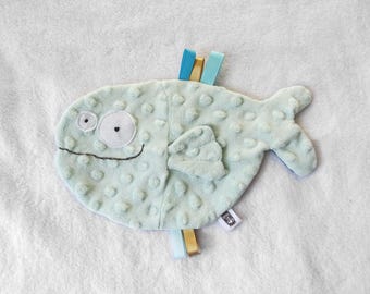 Flat comforter with personalized celadon fish label. Child's first name. Color of your choice. Baby gift, birth list. Handmade comforter.