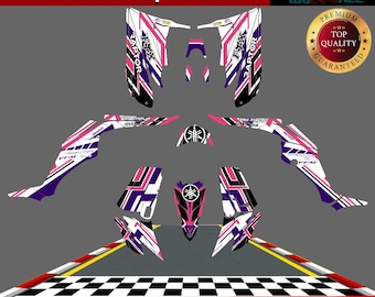 Puede incluir: Un kit de gráficos para un ATV Yamaha Raptor 350. El kit presenta un diseño con acentos blancos, rosas y morados. El texto "Fits Yamaha Raptor 350" y "Graphics Kit 2004-2014" son visibles.