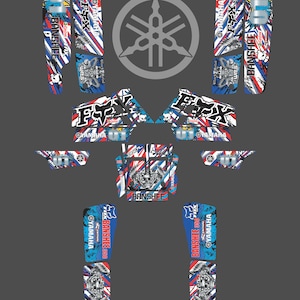 Peut inclure: Un ensemble d'autocollants graphiques rouge, blanc et bleu pour un quad Yamaha Banshee. Les autocollants présentent un logo de tête de renard, les mots "Banshee" et "Yamaha", et un design d'aigle stylisé.