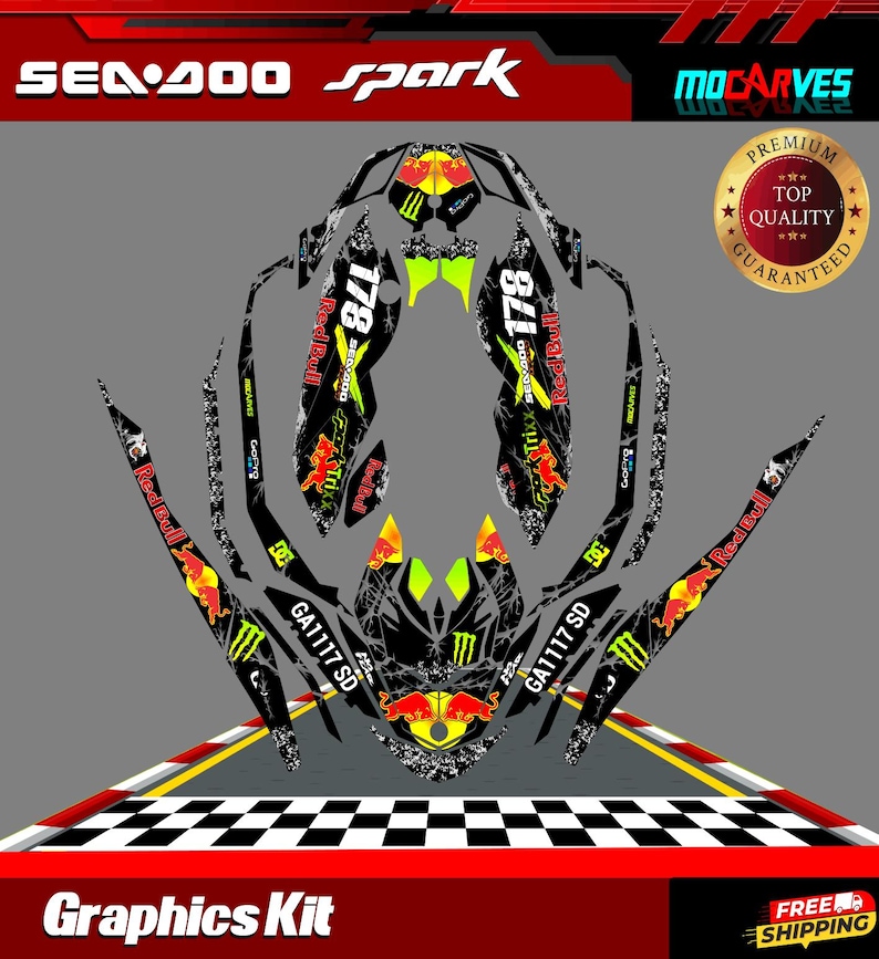 Pu&ograve; includere: Un kit grafico nero e rosso per un Sea-Doo Spark. Il kit presenta il logo Red Bull, il numero 178 e il testo "GA1117 SD". Il kit include anche il testo "Graphics Kit".