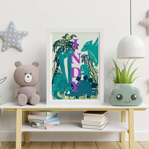 Dinosauro paese delle meraviglie. Illustrazione per bambini. Nome personalizzato opera d'arte. Stampato su carta Giclee. Asilo nido o camera da letto per bambini.