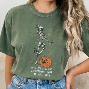 Skeleton Weed Shirt, Stoner Girl Tee, Halloween Pothead TShirt, 420 T-Shirt, Cannabis Gift for her, Marijuana Lover, Vintage Comfort Colors bild 1