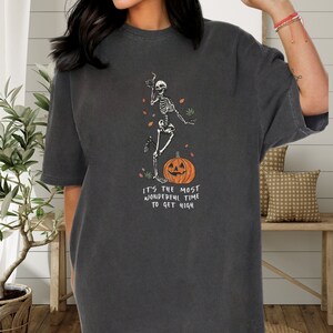 Skeleton Weed Shirt, Stoner Girl Tee, Halloween Pothead TShirt, 420 T-Shirt, Cannabis Gift for her, Marijuana Lover, Vintage Comfort Colors bild 2