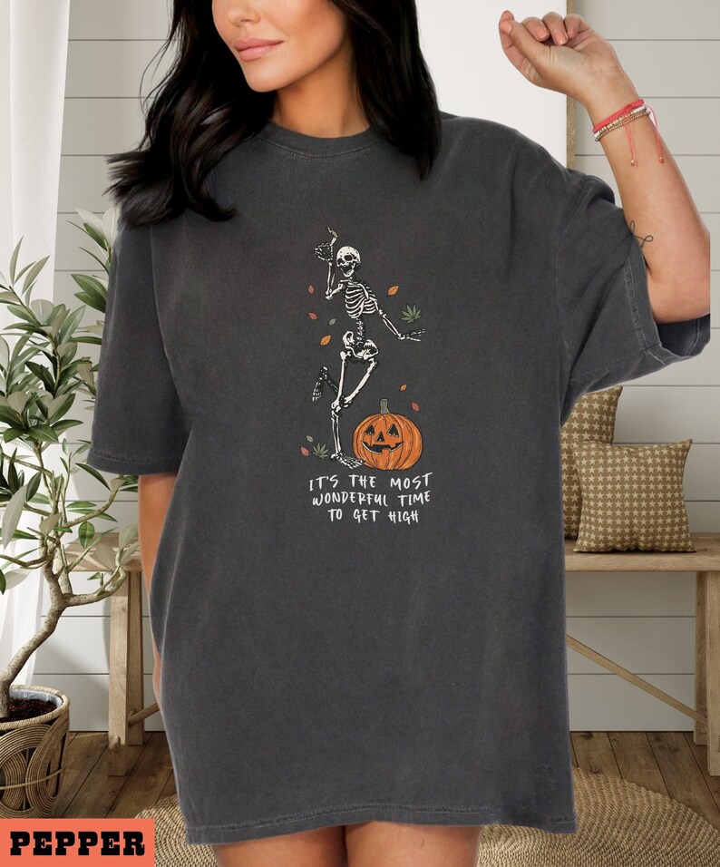 Skeleton Weed Shirt, Stoner Girl Tee, Halloween Pothead TShirt, 420 T-Shirt, Cannabis Gift for her, Marijuana Lover, Vintage Comfort Colors bild 2