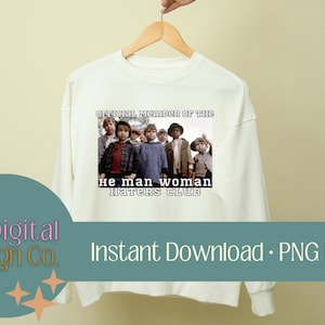 Puede incluir: Sudadera blanca con un estampado gráfico de un grupo de niños con el texto "Official Member of the He Man Woman Haters Club".